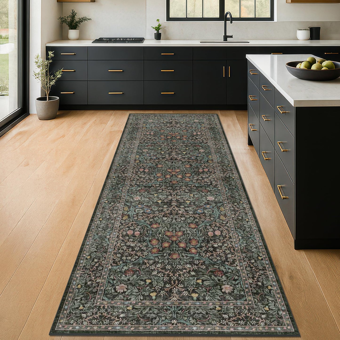 Vintage Washable Area Rug with Non-Slip Low Pile Design for Home Decor